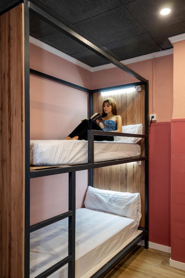 Som Hostel By The Venue Βαλένθια Εξωτερικό φωτογραφία