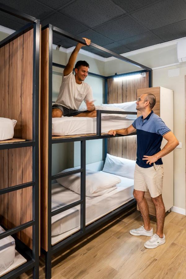 Som Hostel By The Venue Βαλένθια Εξωτερικό φωτογραφία
