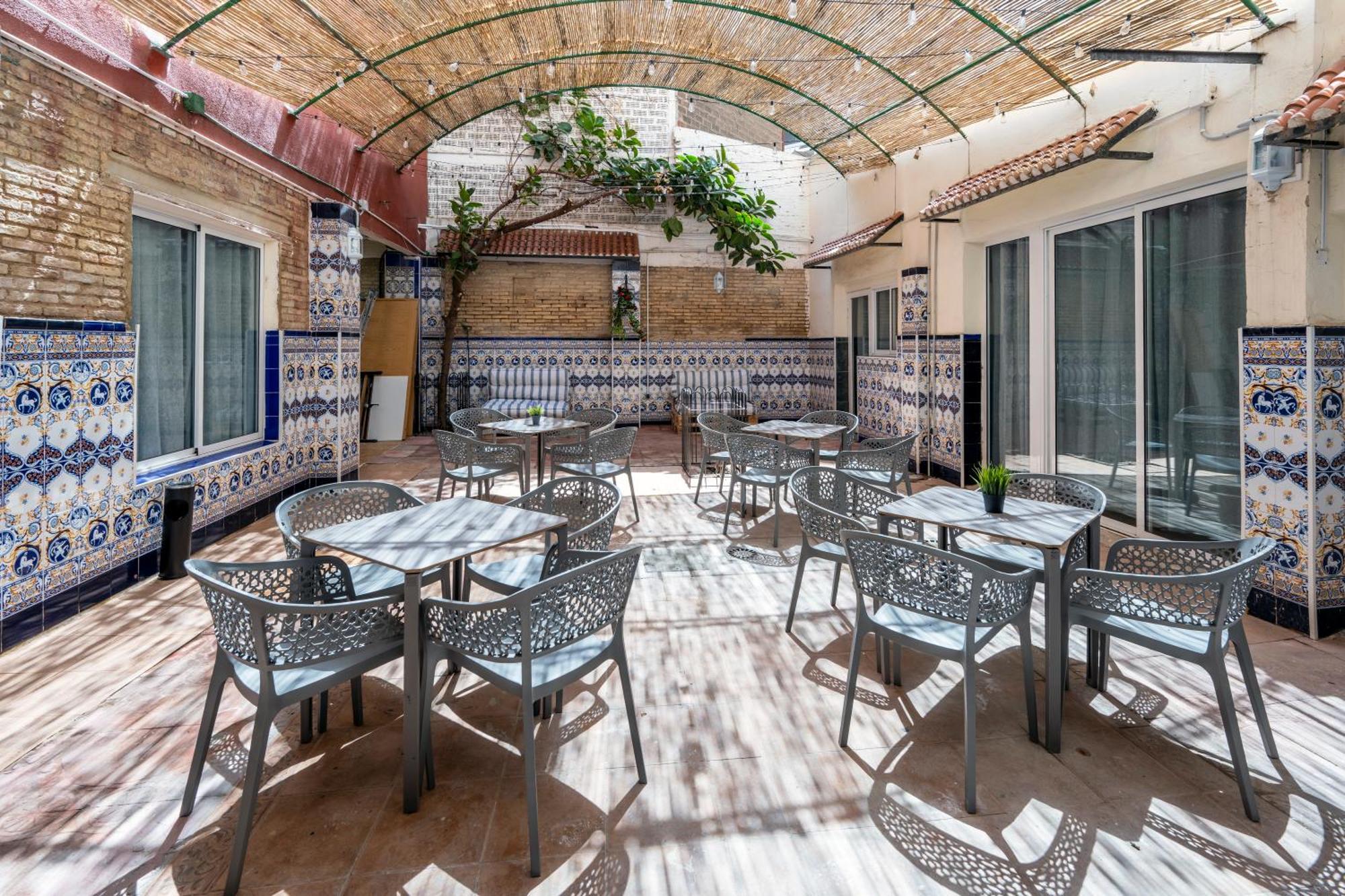 Som Hostel By The Venue Βαλένθια Εξωτερικό φωτογραφία