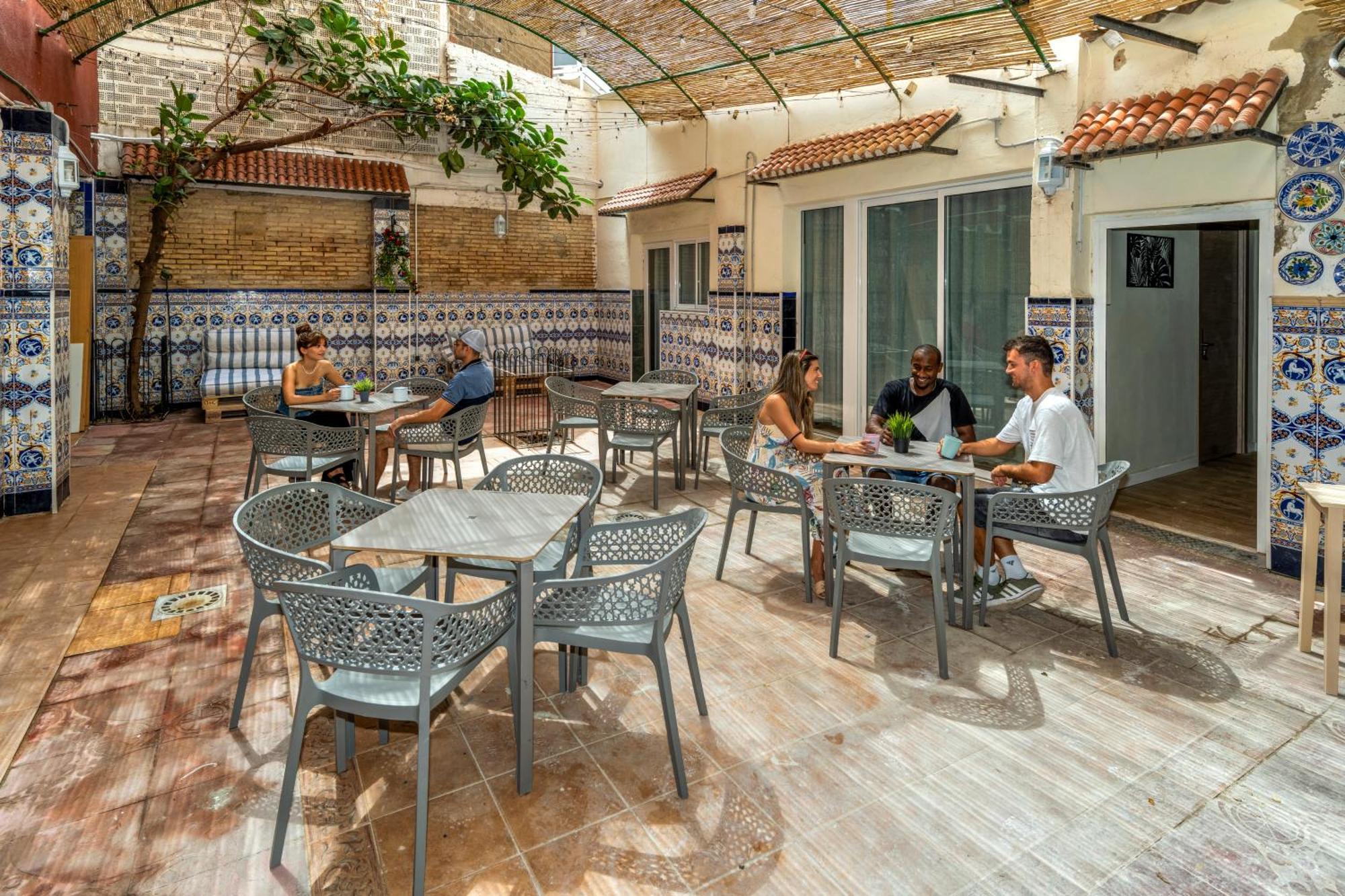 Som Hostel By The Venue Βαλένθια Εξωτερικό φωτογραφία
