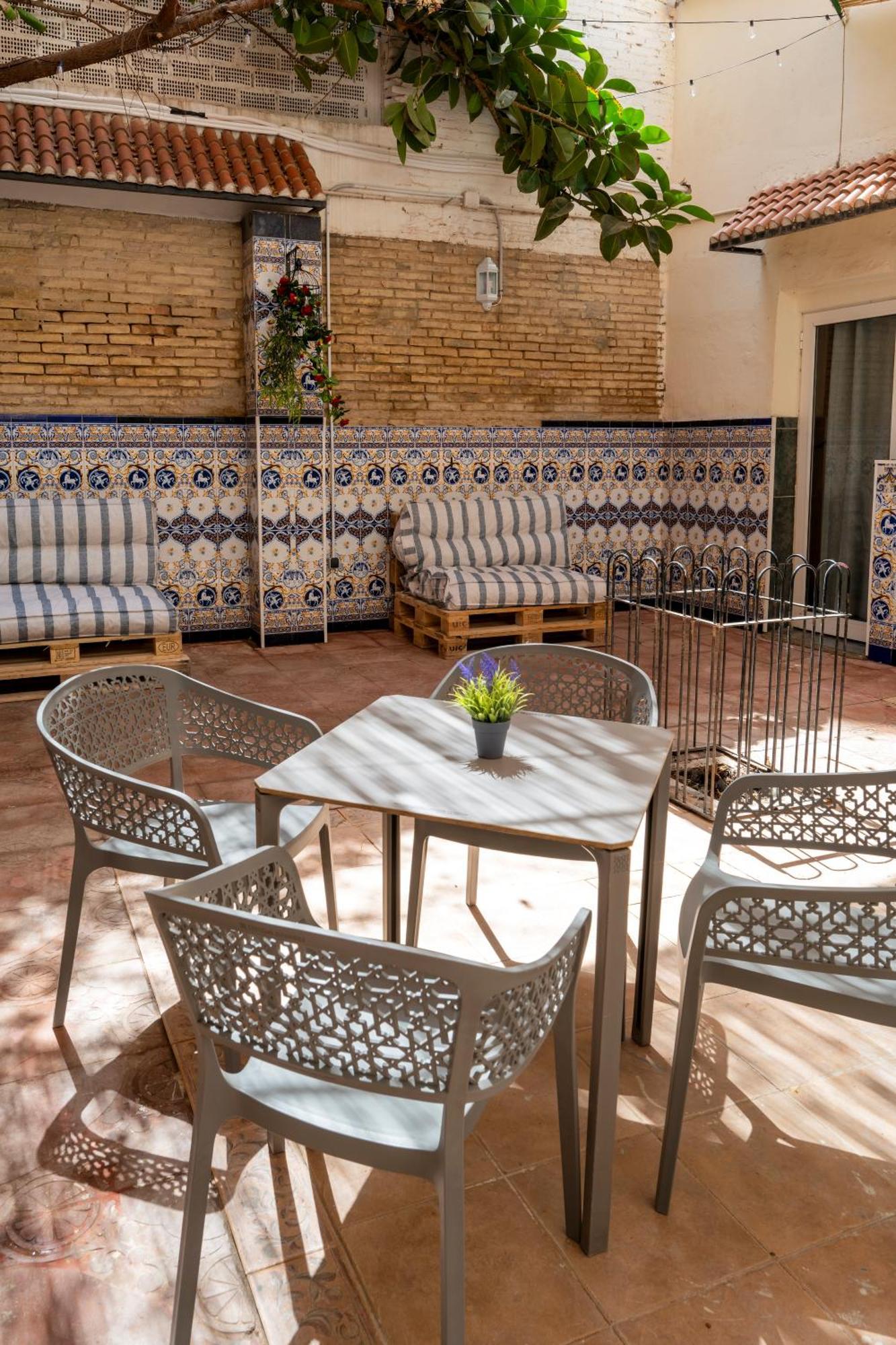Som Hostel By The Venue Βαλένθια Εξωτερικό φωτογραφία