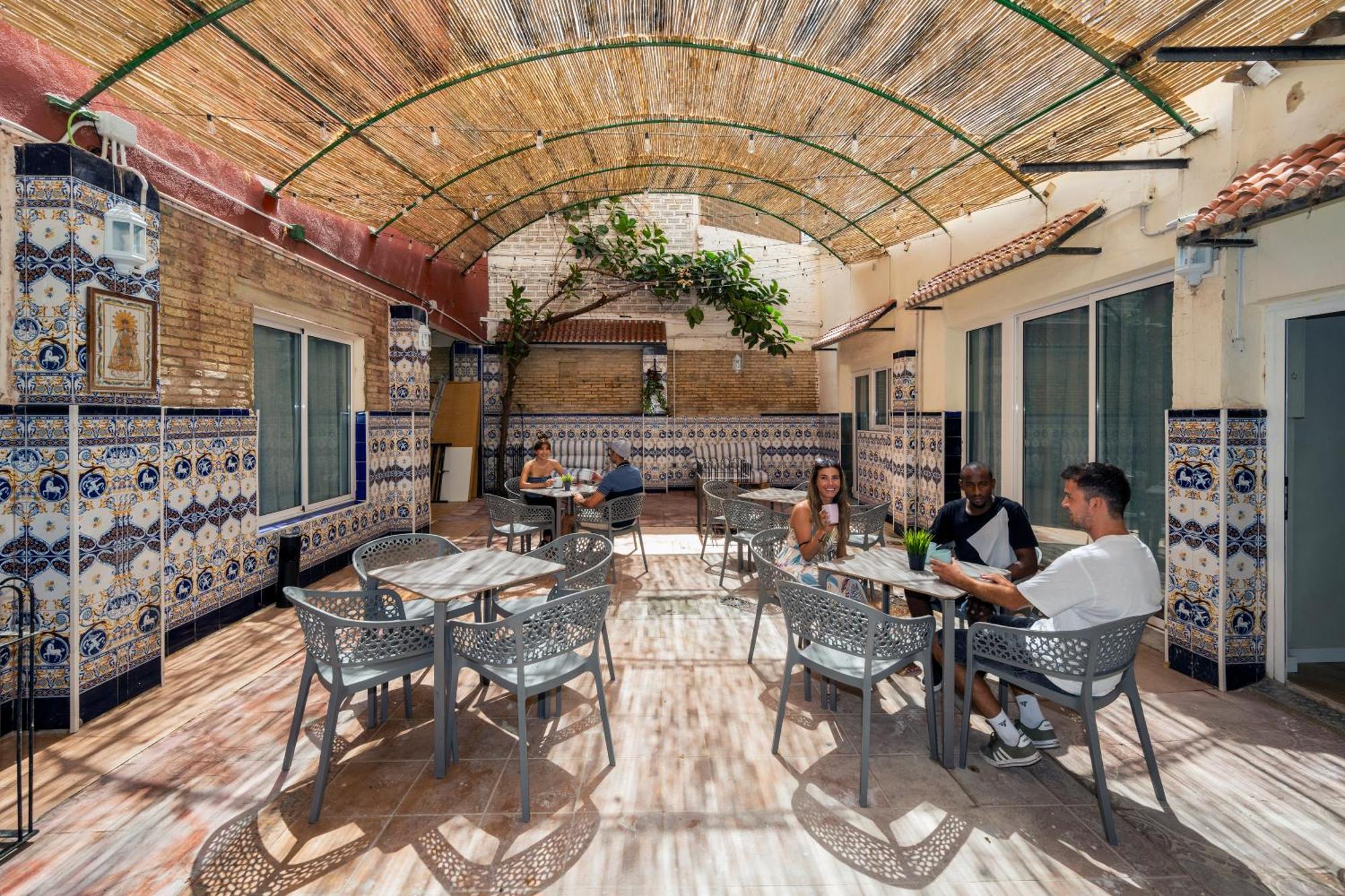 Som Hostel By The Venue Βαλένθια Εξωτερικό φωτογραφία