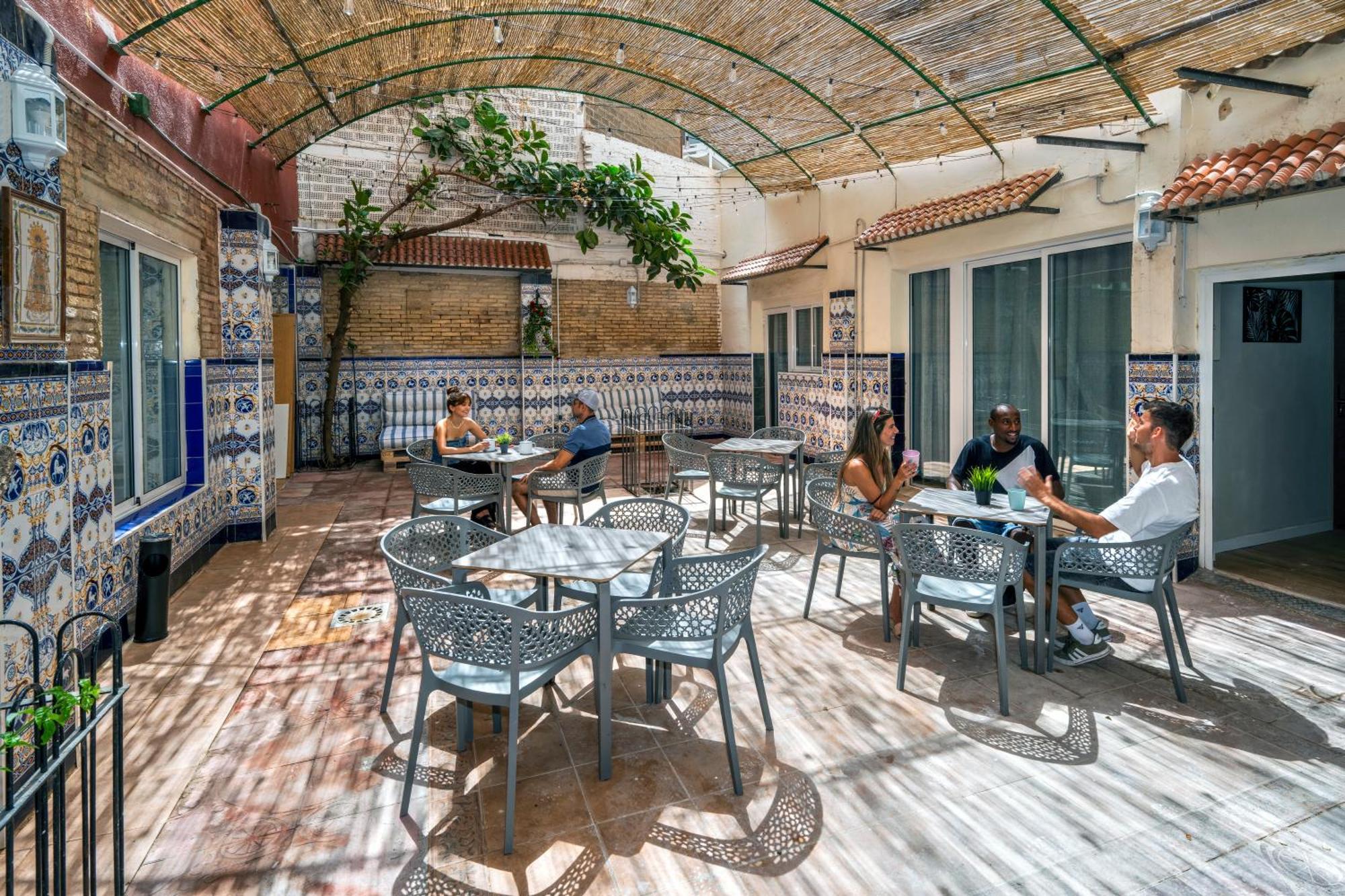 Som Hostel By The Venue Βαλένθια Εξωτερικό φωτογραφία